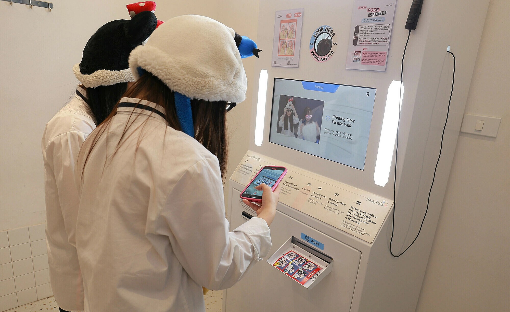 anh khach hang chup photobooth 1 Ảnh được in ra ngay lập tức, có mã quét code lấy ảnh trong điện thoại