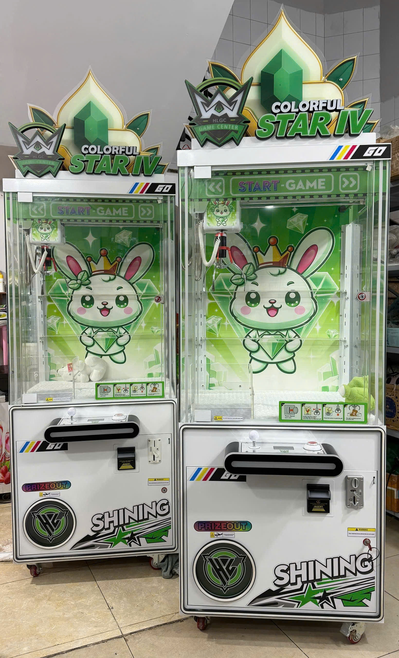 Hai máy màu xanh lá khi chưa bật đèn LED Hai máy màu xanh lá khi chưa bật đèn LED