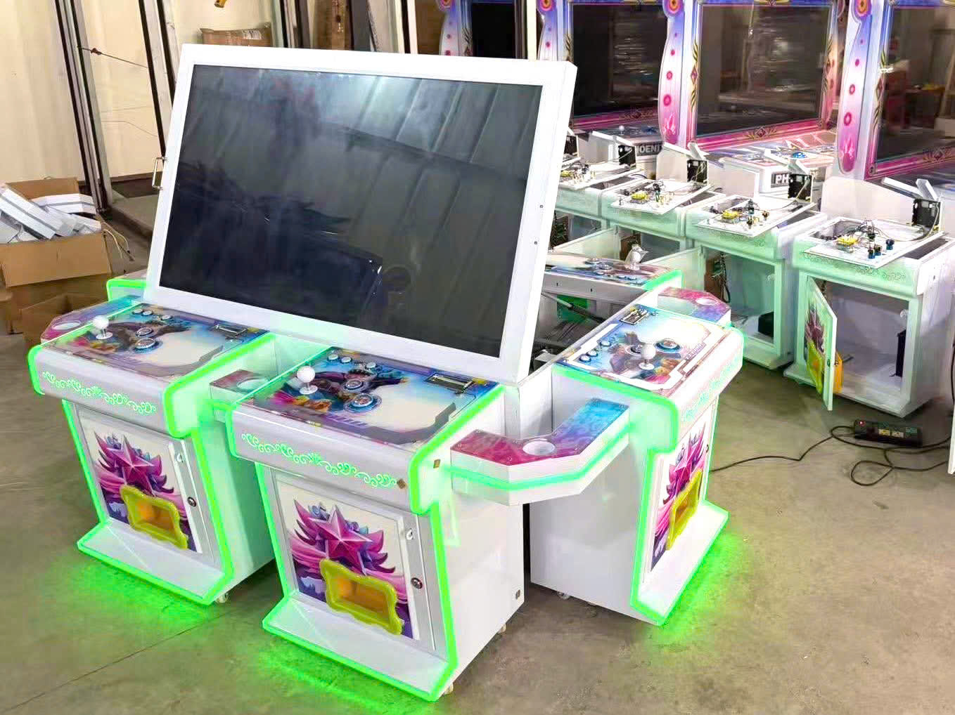 Máy bắn cá 6 người chơi phiên bản thùng trắng cao cấp với màn hình LCD lớn, tay cầm joystick và nút bấm nhạy chuyên dụng cho khu vui chơi siêu thị Máy bắn cá 6 người chơi phiên bản thùng trắng cao cấp với màn hình LCD lớn, tay cầm joystick và nút bấm nhạy chuyên dụng cho khu vui chơi siêu thị