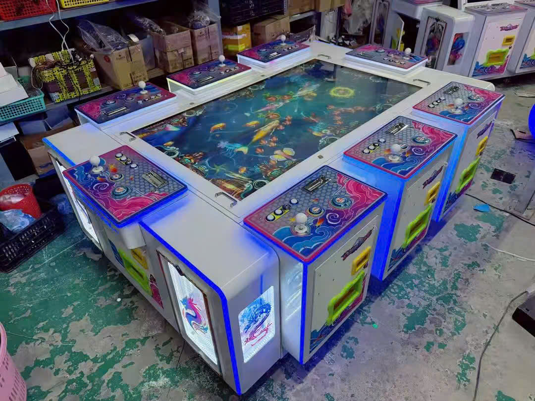 may ban ca 8 nguoi 03 jpg Hệ thống đèn LED rồng và gương vô cực.