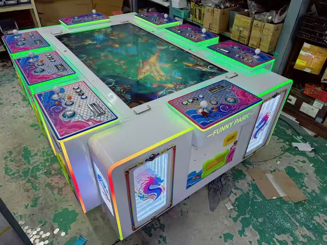 Các vị trí người chơi được bố trí đối xứng, trang bị cần gạt điều hướng và nút bấm chuyên dụng Các vị trí người chơi được bố trí đối xứng, trang bị cần gạt điều hướng và nút bấm chuyên dụng