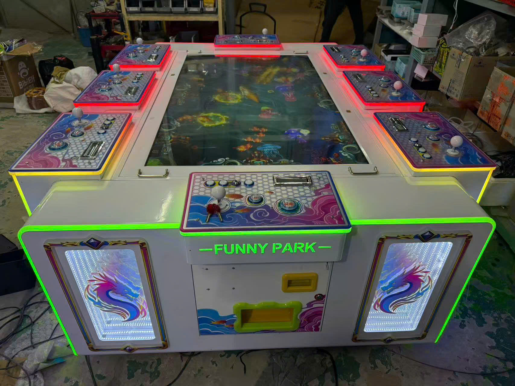 Hộc nhận thưởng tiện lợi và hệ thống loa mạnh mẽ Hộc nhận thưởng tiện lợi và hệ thống loa mạnh mẽ.