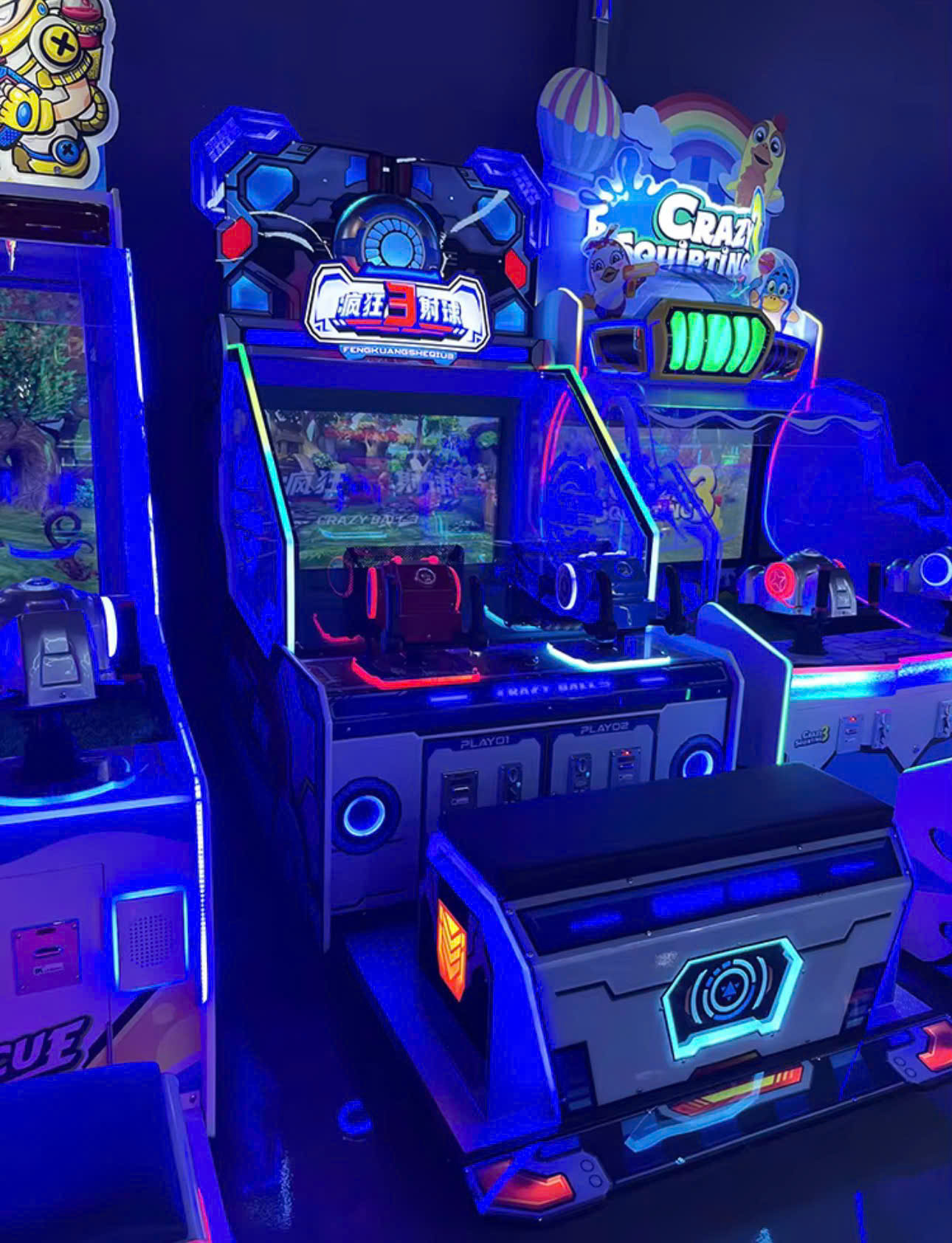 Máy Crazy Ball 3 rực rỡ đèn LED xanh trong không gian khu vui chơi Máy Crazy Ball 3 rực rỡ đèn LED xanh trong không gian khu vui chơi