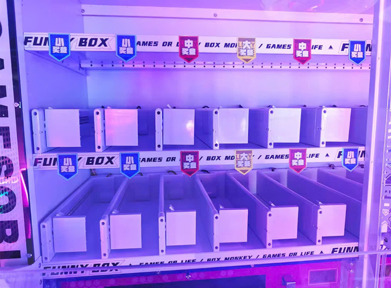 Khay chứa hộp mù bên trong máy game Khay chứa hộp mù bên trong máy game