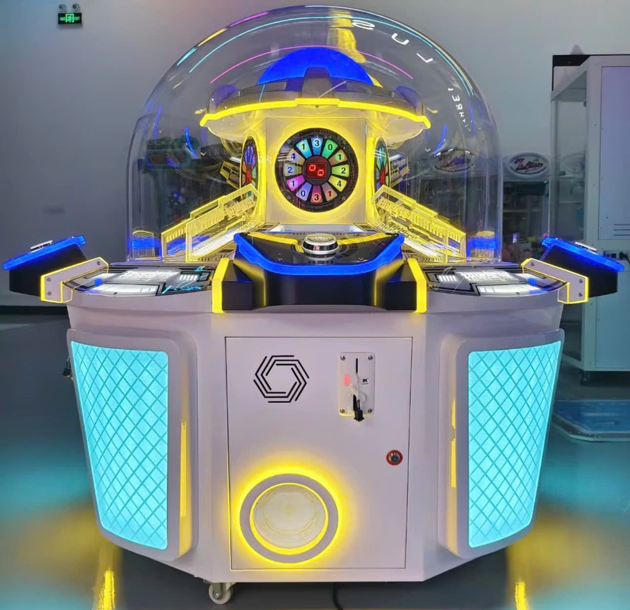 Đèn LED chiếu sáng nổi bật, thiết kế đẹp mắt cho trung tâm thương mại và game center Đèn LED chiếu sáng nổi bật, thiết kế đẹp mắt cho trung tâm thương mại và game center