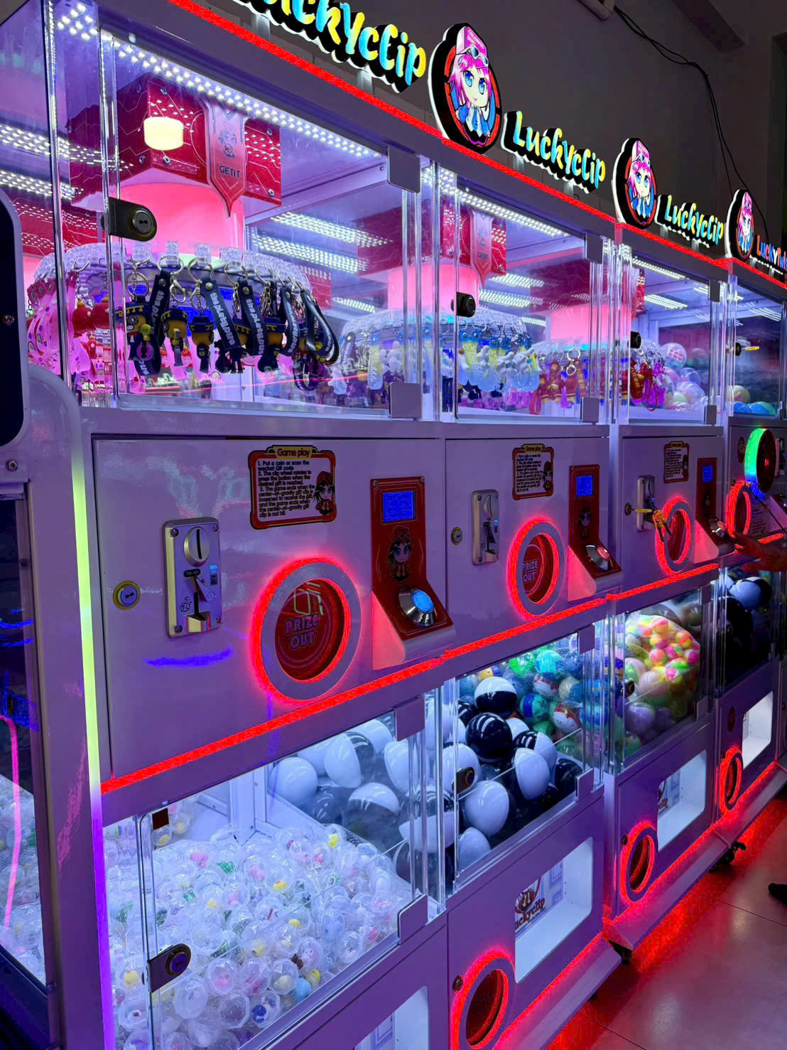 hang may claw lucky clip nhieu may song song trong quan game jpg