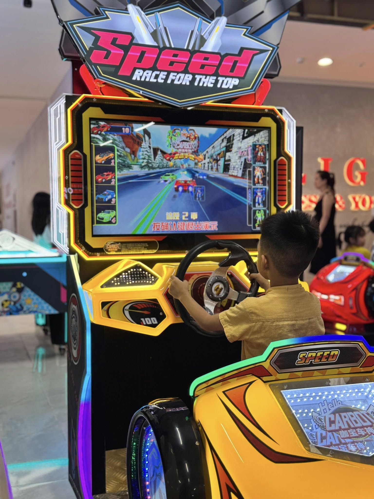 bùng nổ tốc độ với máy game đua xe oto 1 người Speed cabin vàng đèn LED bùng nổ tốc độ với máy game đua xe oto 1 người Speed cabin vàng đèn LED
