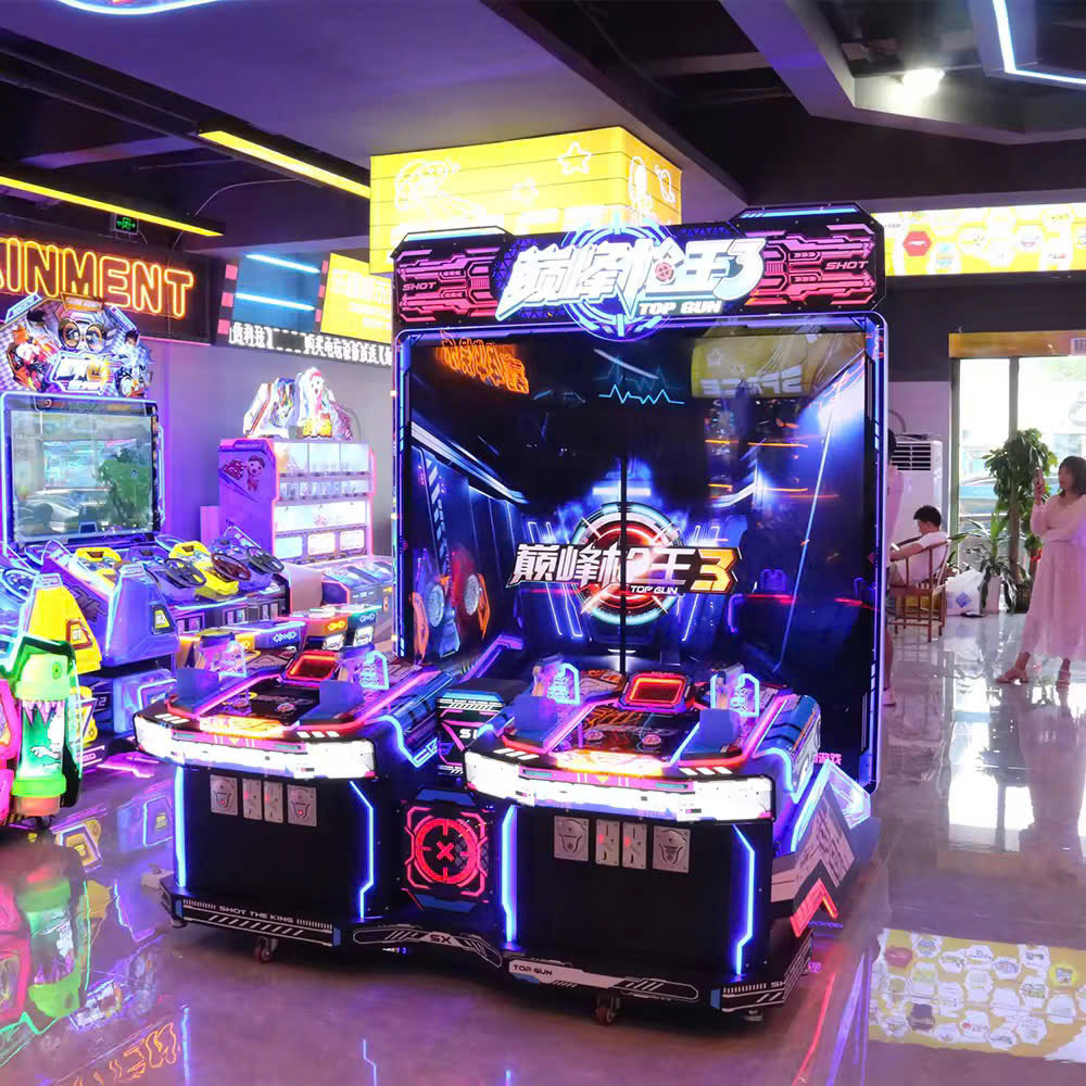Máy game bắn súng 4 người Peak Gun King 3 kích thước 75 inch, chiều rộng 221cm, chiều sâu 225cm, chiều cao 250cm, màn hình lớn LED neon