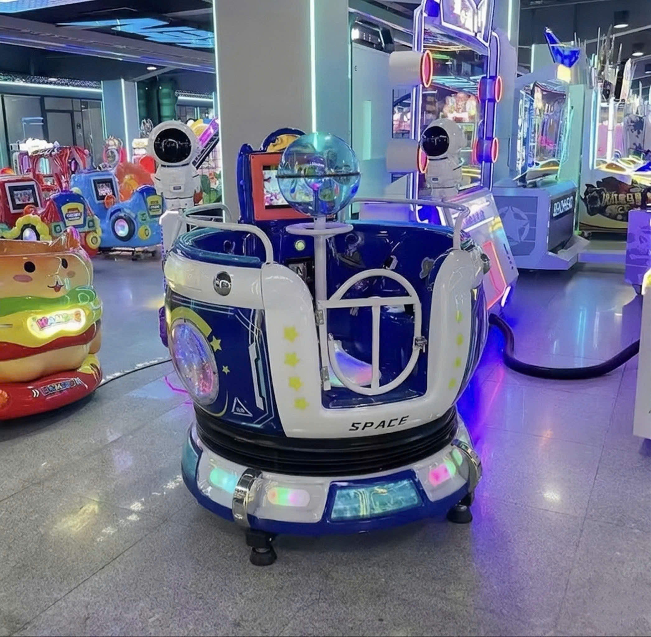 Thiết kế màu xanh dương trắng, sang trọng, LED neon rực rỡ