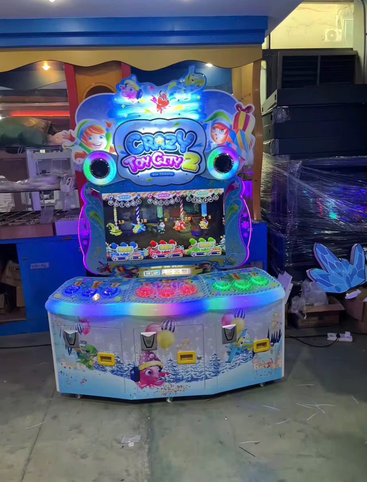 Toàn cảnh máy game Crazy Toy City 2, thiết kế bắt mắt với chủ đề thành phố đồ chơi mùa đông