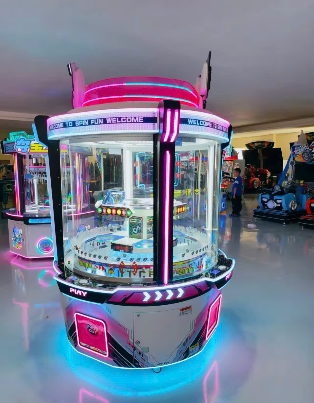 Máy quay thẻ Spin Fun với hiệu ứng đèn neon sáng rực, kiểu dáng độc đáo