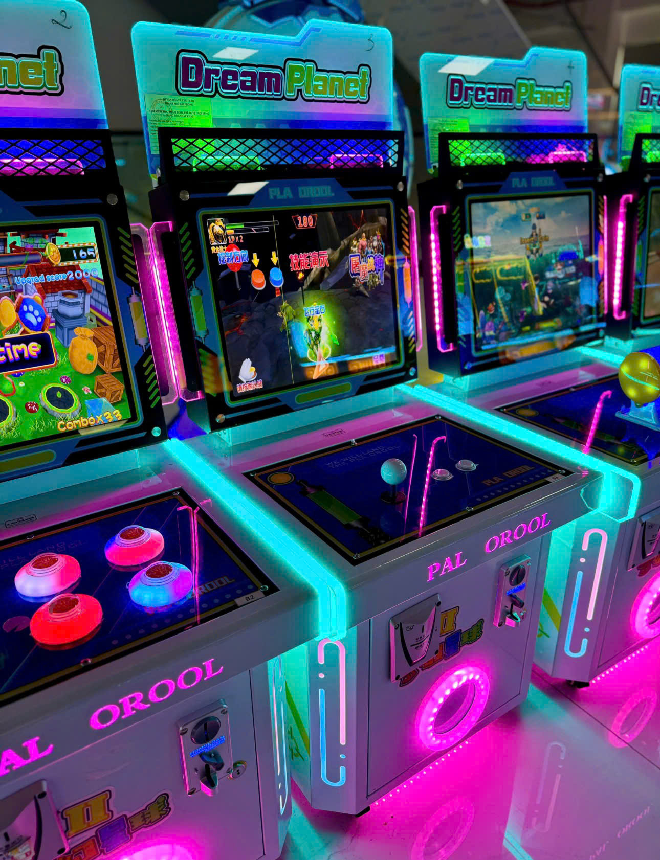 Máy game Dream Planet II với hệ thống nút bấm và cần điều khiển chuyên nghiệp